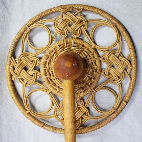 Long Vintage Wicker Towel Rack - Picture 6 of 10